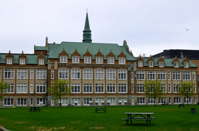 Mengungkap 13 Kampus Terbaik dan Terfavorit di Quebec City